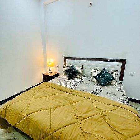 バラナシ Amrita Residencyヴィラ エクステリア 写真